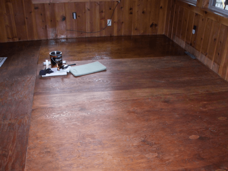 Applying Minwax Polyurethane to Wood Flooring