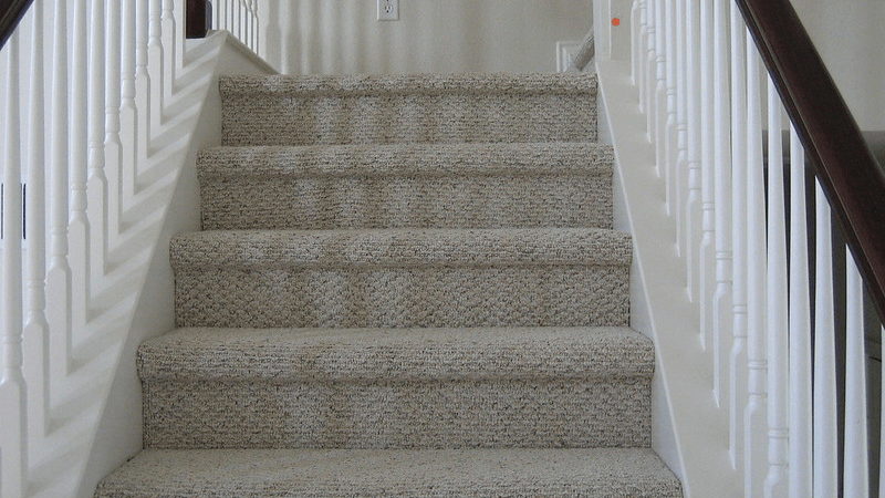 Choosing The Best Carpet For High Traffic Areas   Stair Case With Berber Carpet 